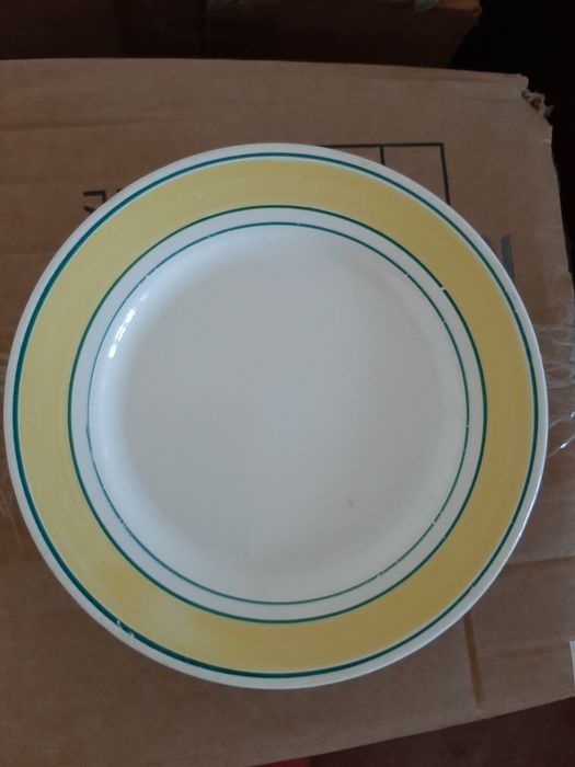 Тарелки мелкие Буды