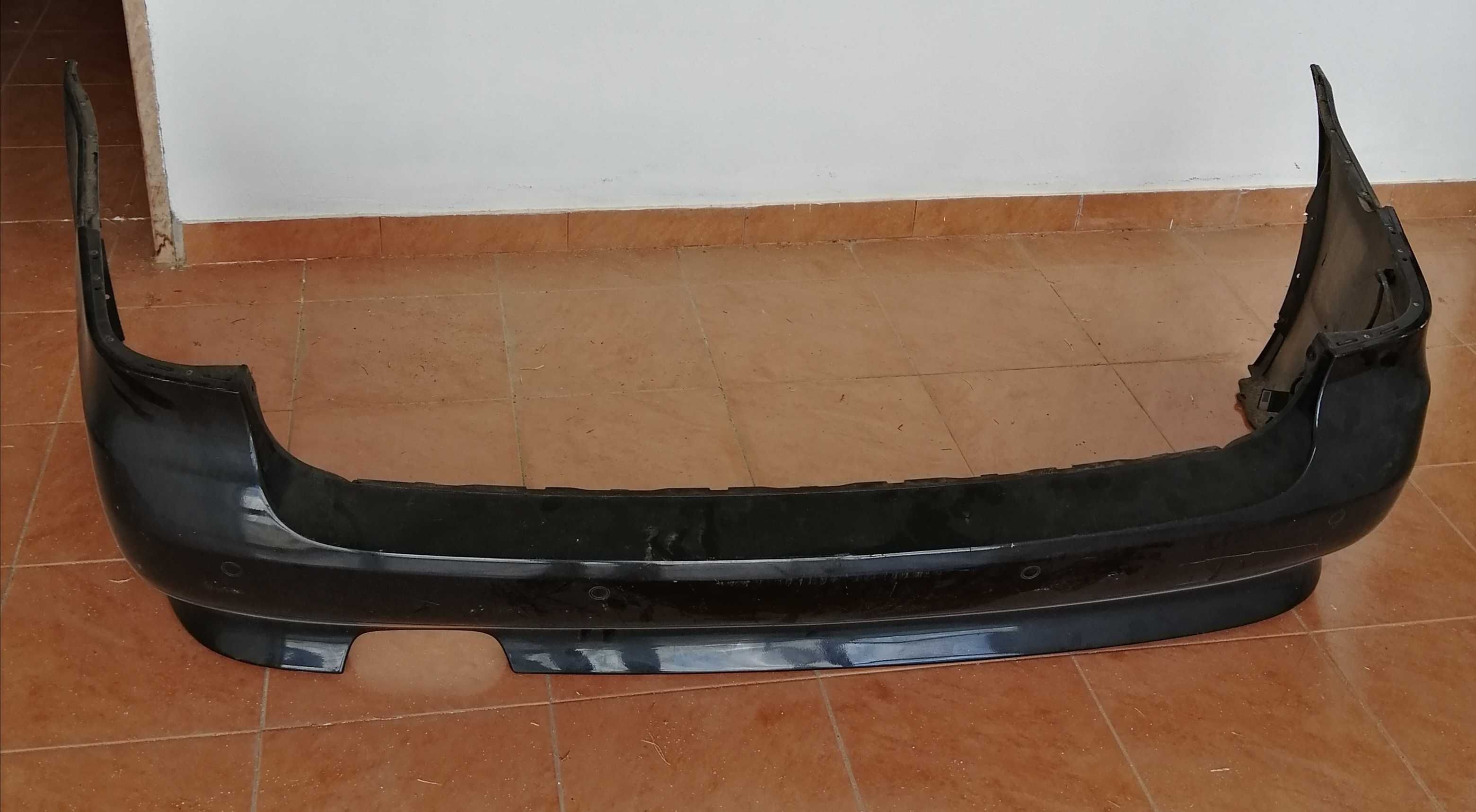 Vendo para choques traseiro BMW e60 de 2007. Completo.