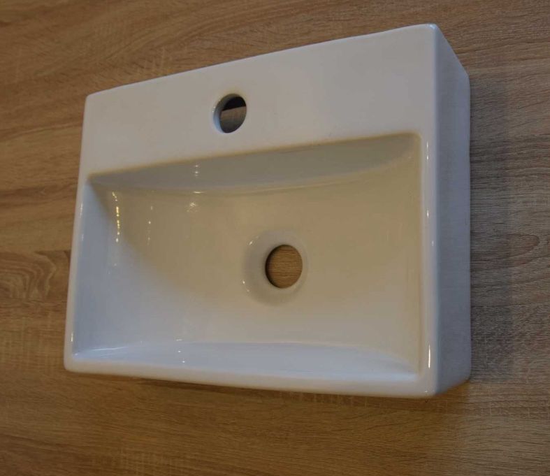 Okazja! Nowa mała umywalka łazienkowa