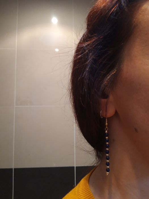 Brincos compridos de contas de cor azul/dourado - NOVOS!