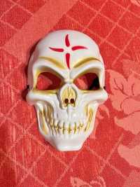 Карнавальна маска Пірат (біла з золотистим напиленням )