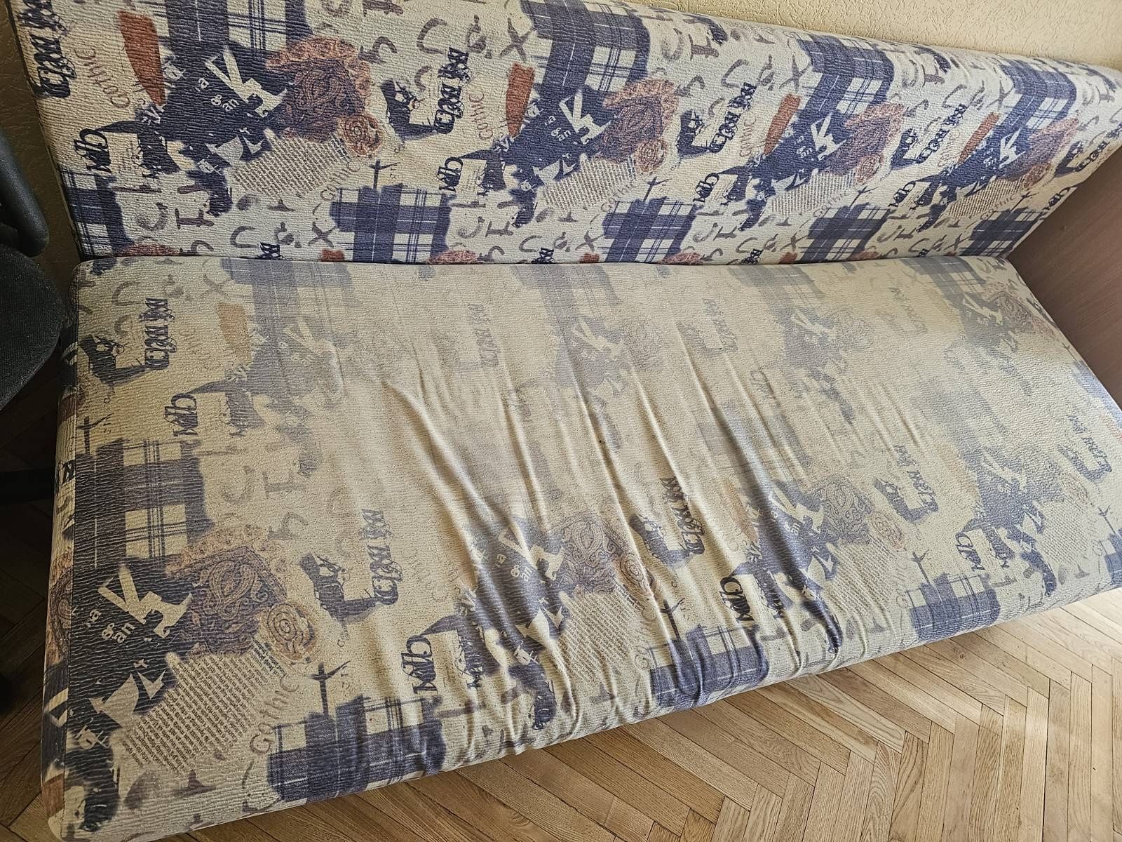 Диван розкладний з коробом для речей, подушками та підлокітниками
