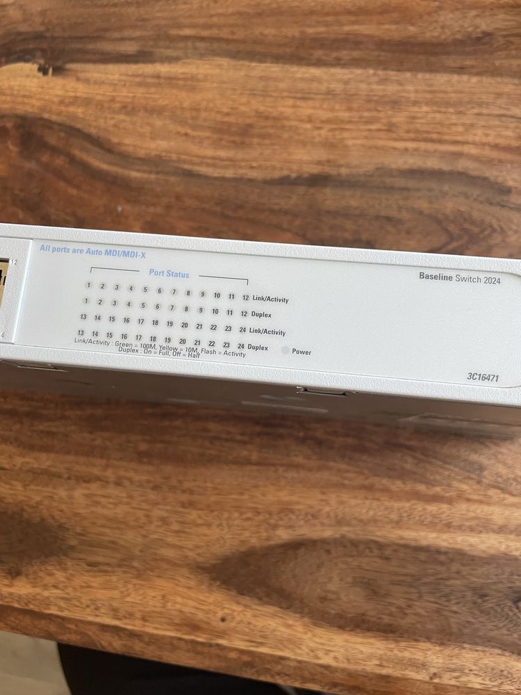 Switch 3Com Baseline 10/100 Switch 24