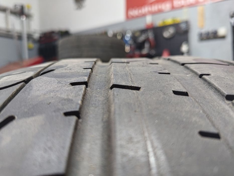 1x Pirelli P zero 255/35/20 4mm