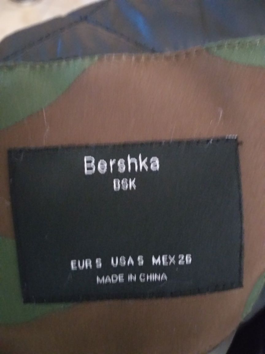 Nowa kurtka BERSHKA. Cena w sklepie 259 złotych