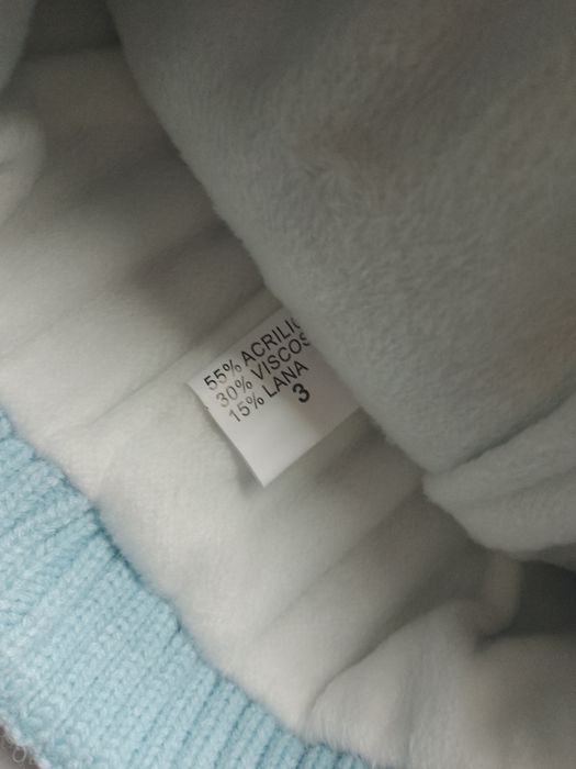 Czapka damska z pomponem