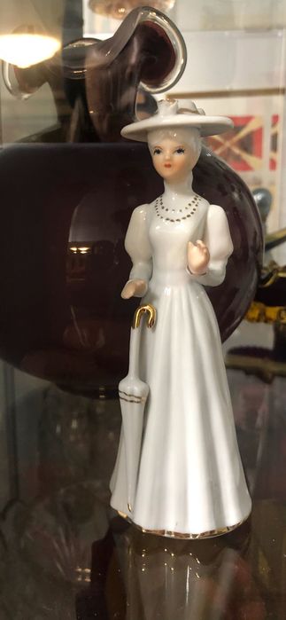 Piękna porcelanowa figurka