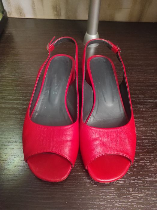 Продам босоножки б/у