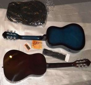 Guitarra clássica 1/2 e kit novos para crianças