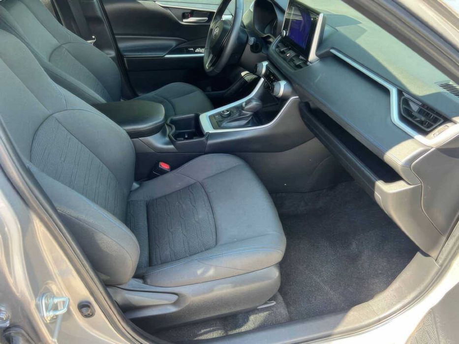 Toyota RAV4 Hybrid SE      2023