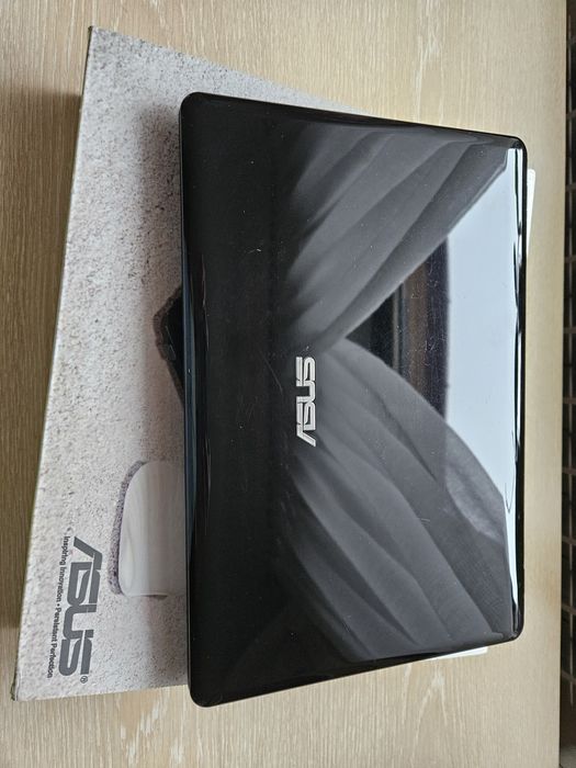 Mały laptop 12' Asus Eee PC 1201N stan doskonały