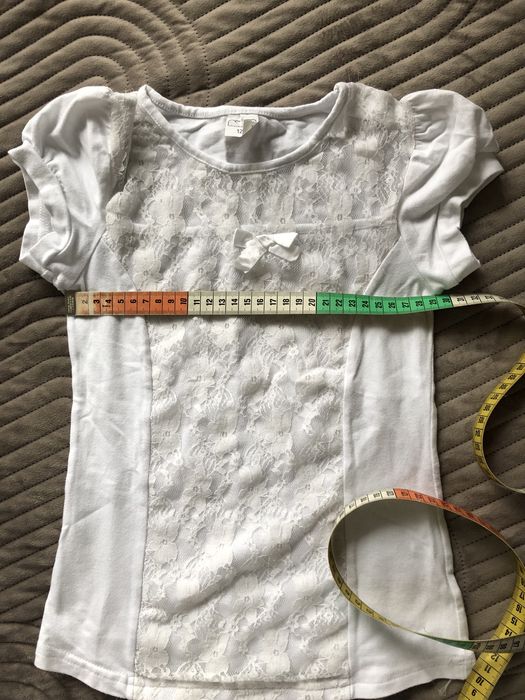 Bluzeczka bawełniana z ozdobnymi koronkami