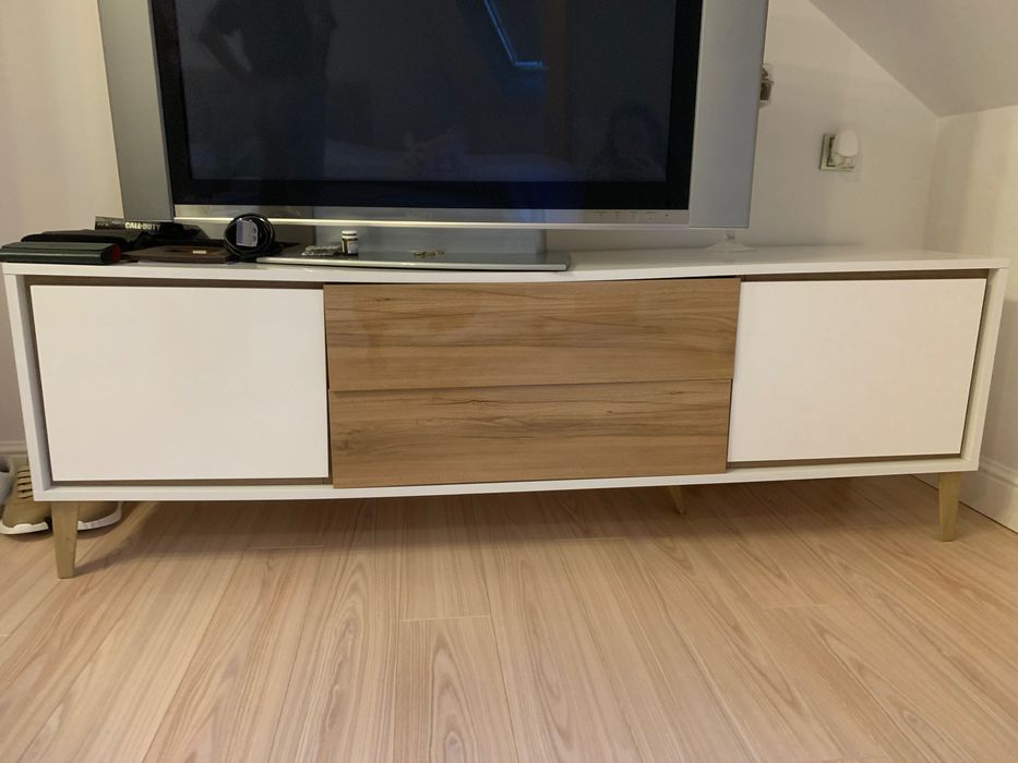 Szafka pod telewizor/. Szafka komoda