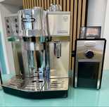 Kolbowy ekspres ciśnieniowy DeLonghi EC850.M plus młynek