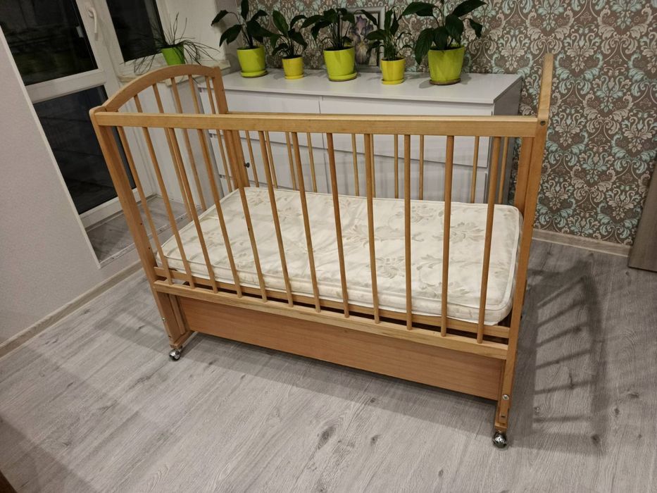 Продам дитяче ліжко 120*60 з маятником і шухлядою
