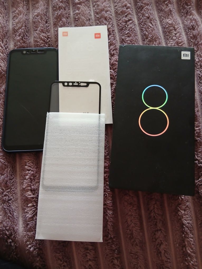 Телефон Xiaomi MI8