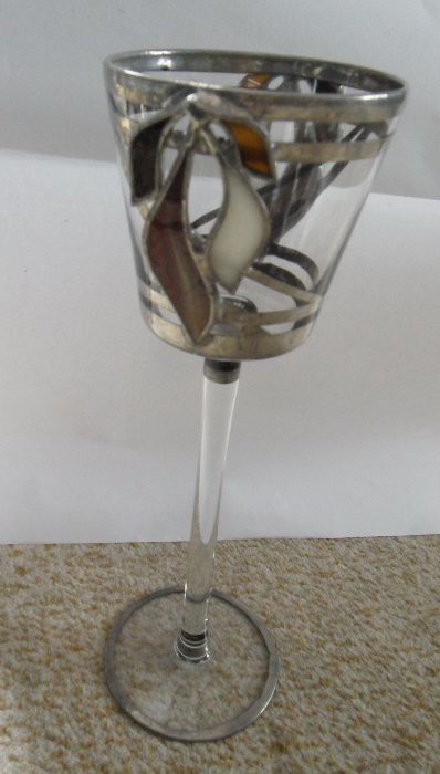 Stary kielich / świecznik szklany zdobiony cyną z witrażem