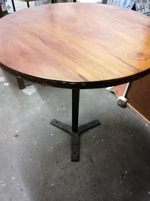 Vendo mesa redonda 95 Diâmetro