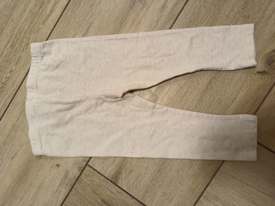 Dziecięce beżowe spodenki legginsy