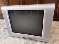 TV antiga a funcionar bem