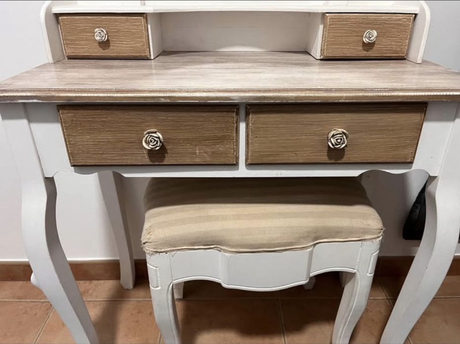 Penteadeira gato preto