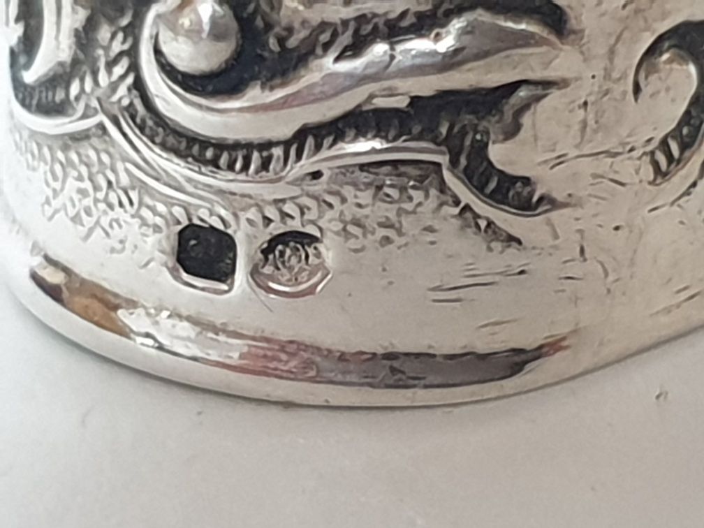 Fantástico antigo dedal em prata portuguesa