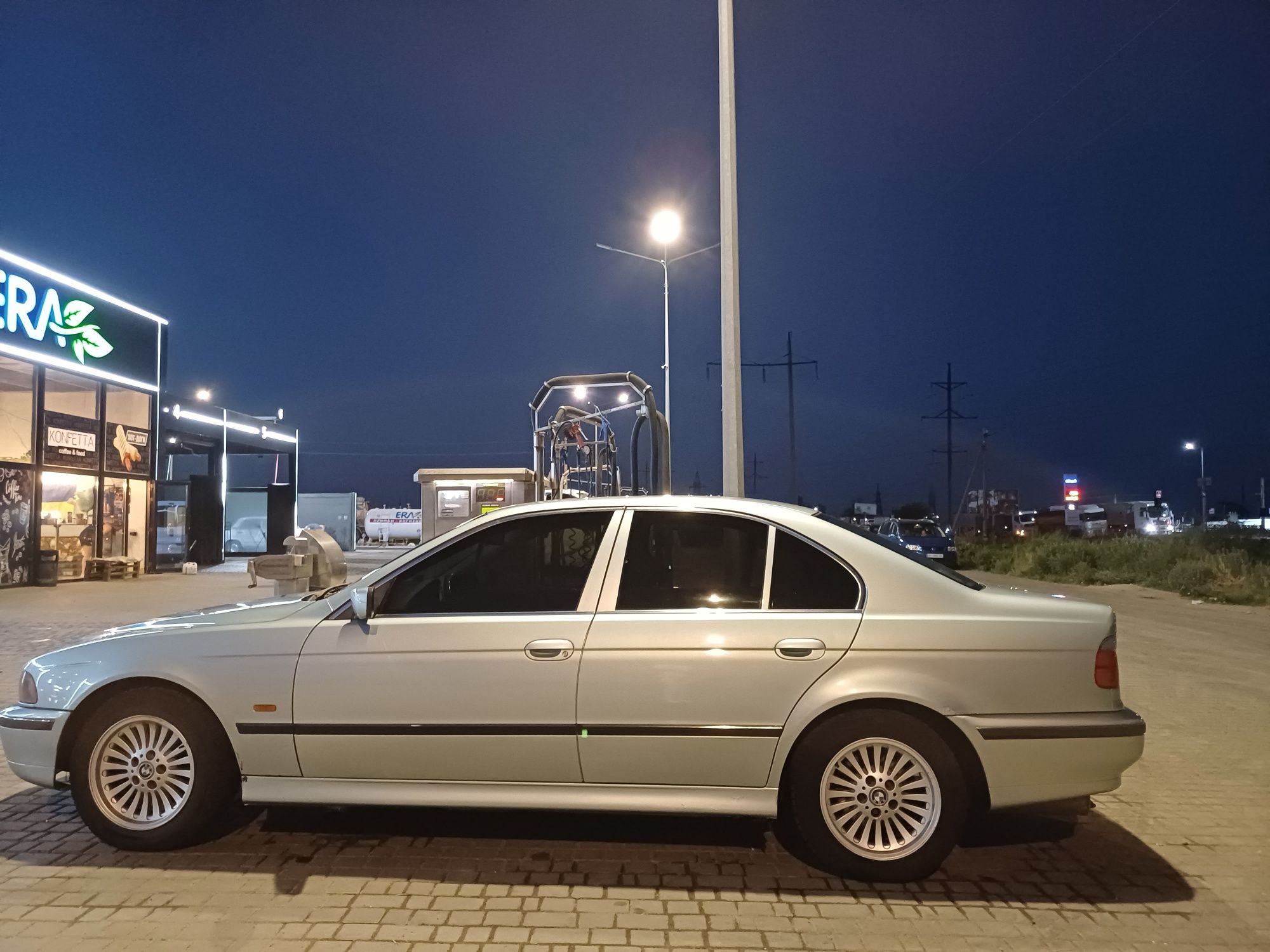 Автомобиль  BMW E39