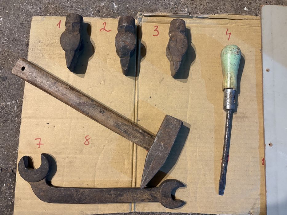 Слюсарний інструмент/ молотки/ викрутка