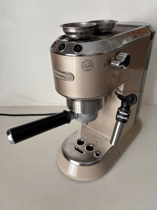 Maquina de cafe DeLinghi Dedica