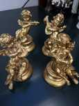 Quatro estatuetas
