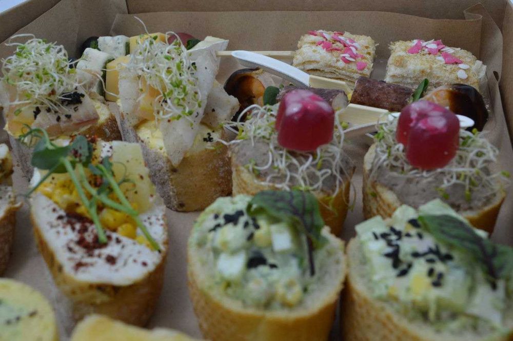 Кейтеринг Київ З ДОСТАВКОЮ. Фуршети, банкети, свята, дні народження