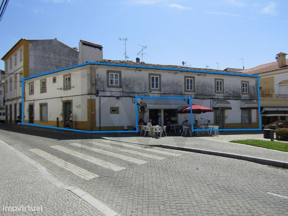 Edifício de habitação e comercio