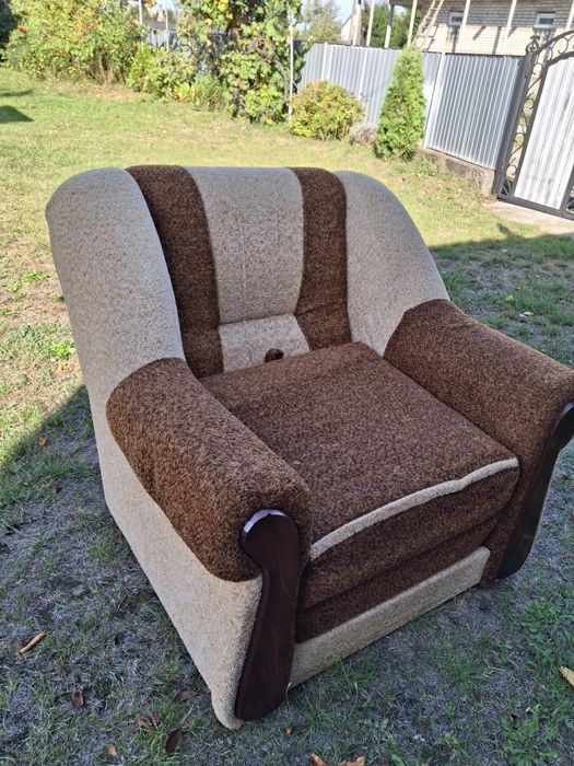 Крісла і диван вживані