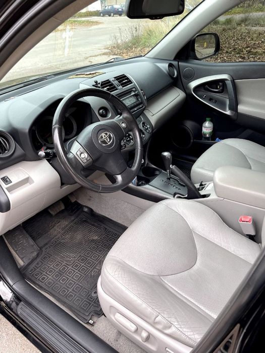 Продається Toyota RAV4 2012