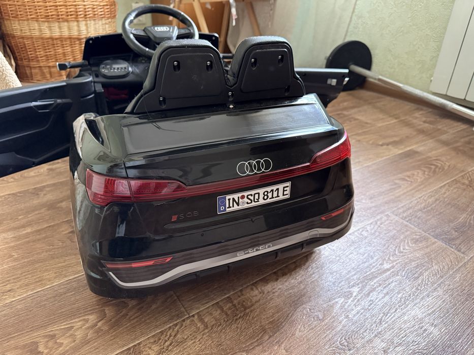 дитячого електромобіля Audi E-tron Sportback
