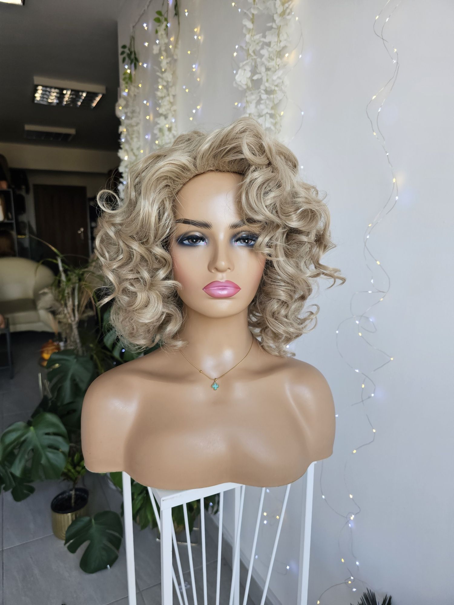 Peruka blond Gaja loki fale zmiana grzywki naturalny efekt