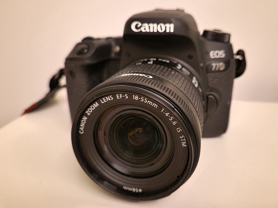 Máq. Fotográfica Canon EOS 77D
