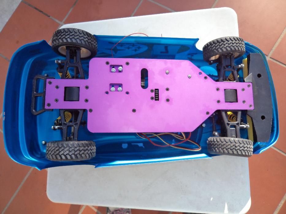 Carro telecomandado a gasolina