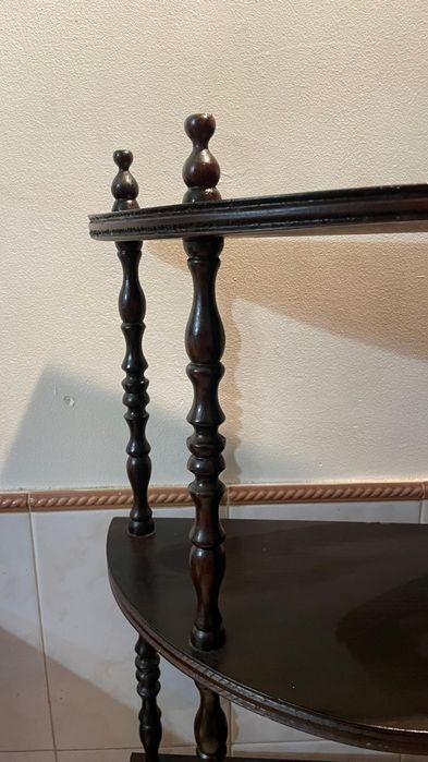 Estante em madeira usada