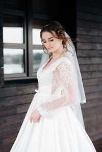 Весільна сукня.)