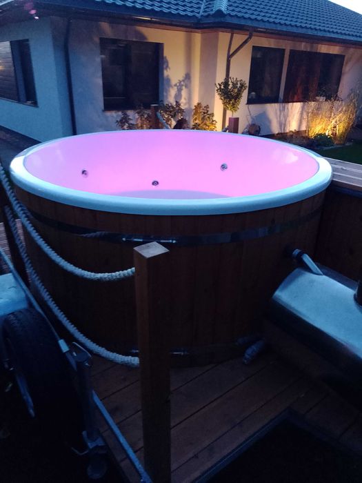 Mobilna balia bania jacuzzi do wynajęcia kawalerski panieński