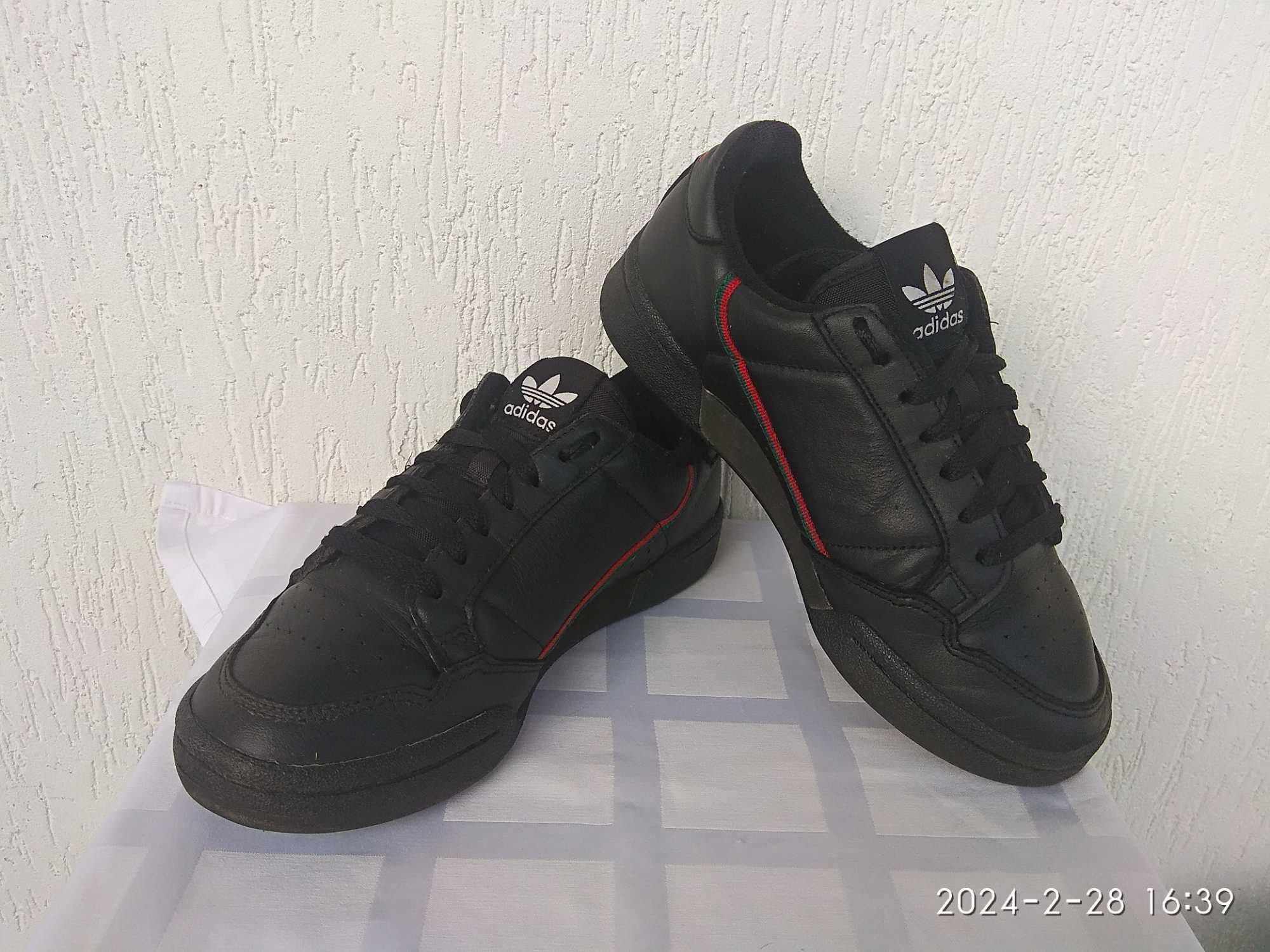 Кроссовки кожание Adidas  р.37.5