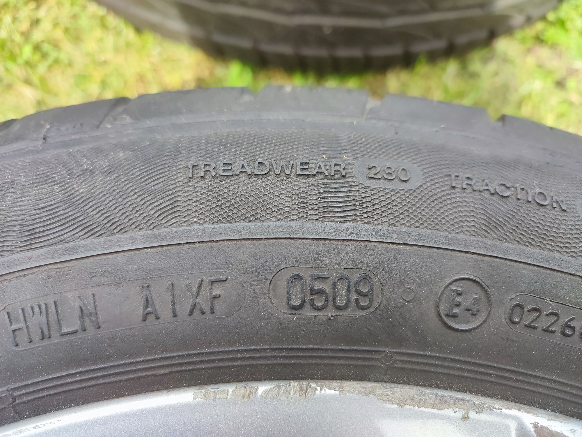 Felgi aluminiowe 15"  4x114  ET38  z oponami letnimi