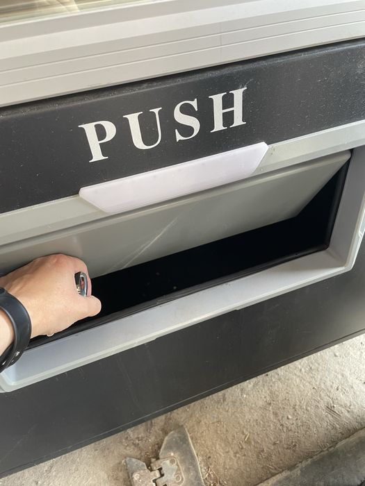 Вендінговий автомат самообслуговування TCN