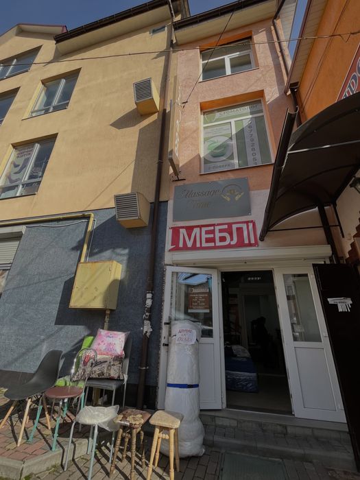 Продам або здам в орендутрьохповерхове комерційне приміщення