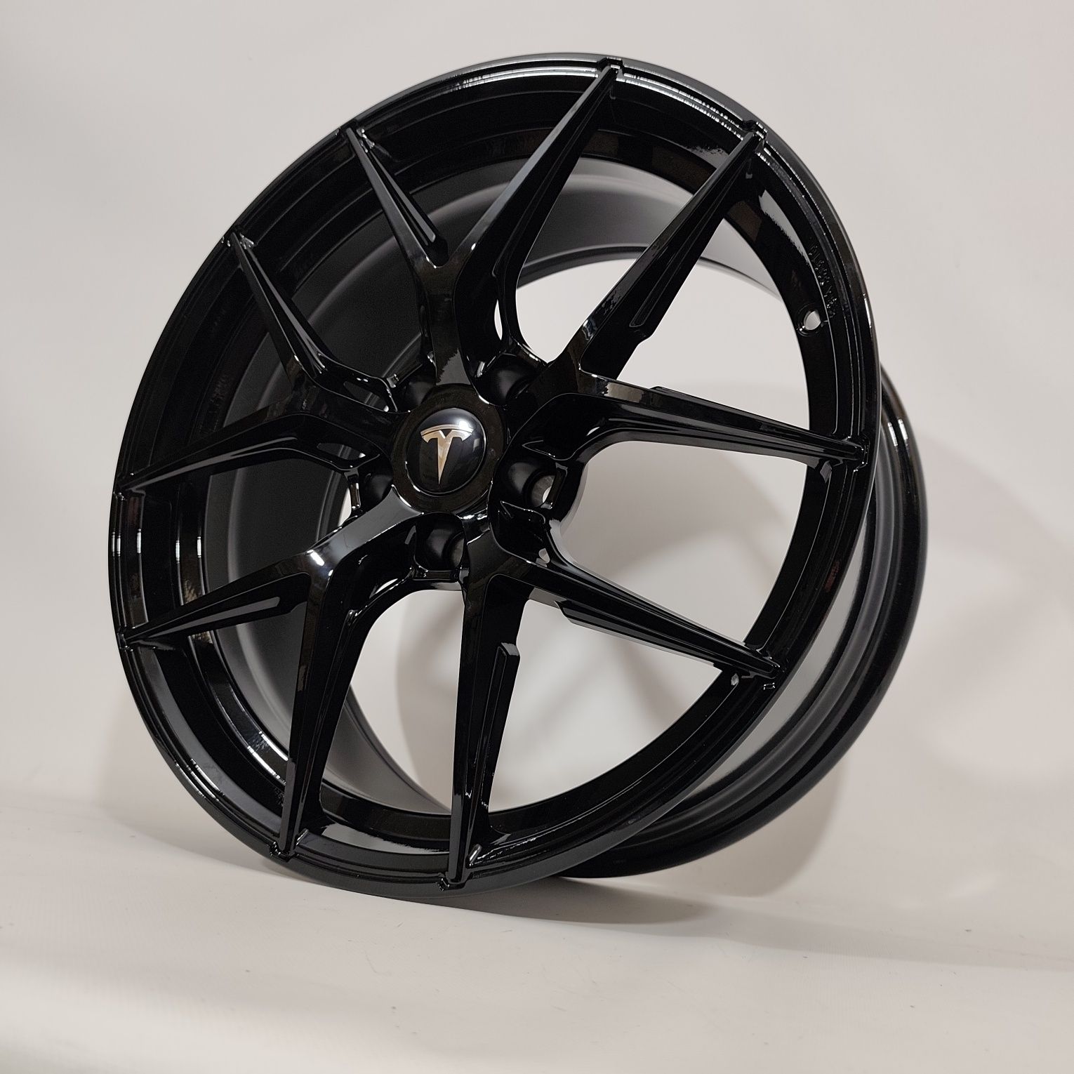 5x114,3 19" tesla 3 nowe motec mrc4 light