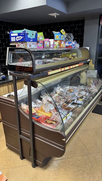 Sprzedam sprawną ladę na mięso i sery z nadstawką .