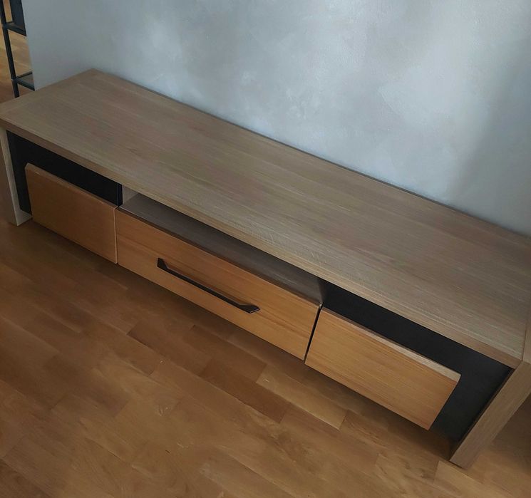 Szafka rtv kolor zloty dąb