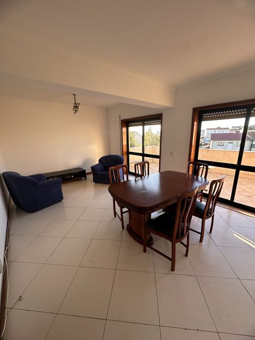Apartamento T2 com terraço