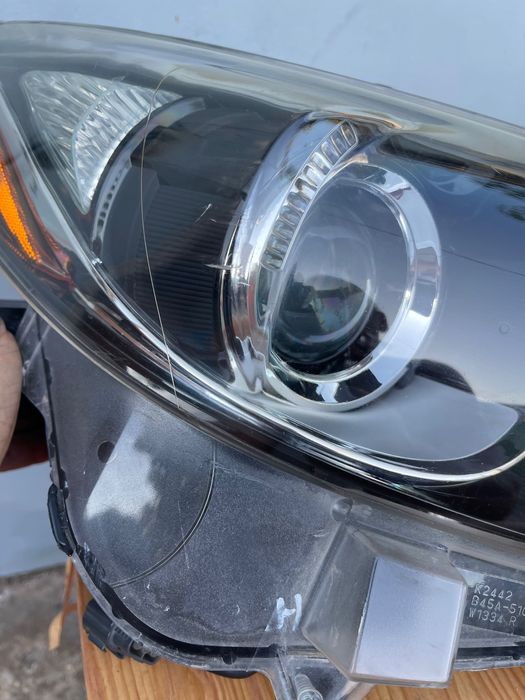 Фара Mazda 3 передняя